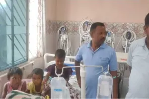 Latehar News: चाऊमिन खाने से 35 बच्चे हुए गंभीर रुप से बीमार