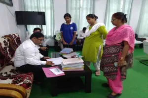 koderma News: उच्च न्यायालय व विधिक सेवा प्राधिकार के निर्देश पर छात्रावास का किया गया निरिक्षण 