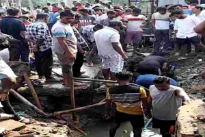 Giridih News: मां की गोद से मासूम नाले में गिरा,  खोजबीन जारी