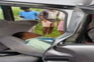 Saraikela News: कंटेनर से टकराई कार, चालक की मौत, पांच  गंभीर रूप से घायल