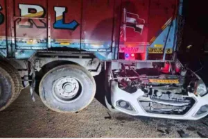 Chaibasa News: झरिया मोड़ पर भीषण सड़क हादसा, मां-बेटी सहित तीन की मौत