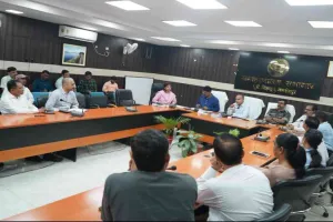 घाटशिला उपचुनाव में मतदान और सुरक्षा कर्मियों को मिलेगी कैशलेस चिकित्सा सुविधा: कर्ण सत्यार्थी