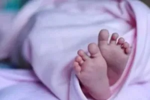 पश्चिमी सिंहभूम: त्यागे गए नवजात को दंपती ने लिया गोद