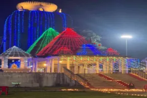 श्री लक्ष्मी नारायण मंदिर में 5100 दीपों से जगमगाया परिसर
