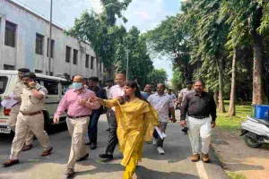 जिला पदाधिकारियों ने कॉपरेटिव कॉलेज के स्ट्रांग रूम निर्माण का किया निरीक्षण