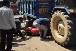 ट्रैक्टर और मोटरसाइकिल की टक्कर में दो भाई गंभीर रूप से घायल
