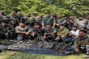 पुलिस को नक्सल अभियान में मिली बड़ी सफलता, भारी मात्रा में हथियार बरामद