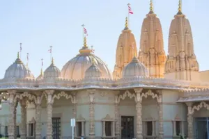 श्री डोरंडा बाजार काली पूजा समिति: अमेरिका के स्वामी नारायण मंदिर की थीम पर करवा रही है पंडाल का निर्माण