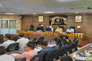 उपायुक्त रामनिवास यादव ने विकास योजनाओं की समीक्षा कर दिए सख्त निर्देश 