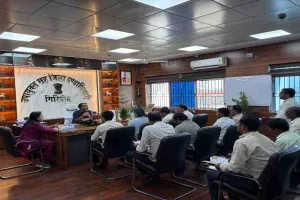 उपायुक्त रामनिवास यादव ने भू-अर्जन व भू-हस्तांतरण से संबंधित की समीक्षा बैठक  