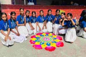 Ranchi News: एम.एम.के. हाई स्कूल में रंगोली एवं दीपक उत्सव का भव्य आयोजन