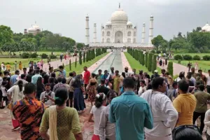 ताजमहल में VIP भीड़: ट्रंप जूनियर व 126 अंतरराष्ट्रीय अतिथि पहुंचे आगरा