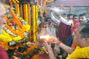 कार्तिक पूर्णिमा पर हजारीबाग के नृसिंह स्थान मंदिर में उमड़ी श्रद्धालुओं की भीड़