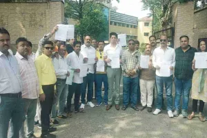  कांग्रेस ने भाजपा-जदयू कार्यकर्ताओं पर आदर्श आचार संहिता उल्लंघन का लगाया आरोप, उपायुक्त से कार्रवाई की मांग