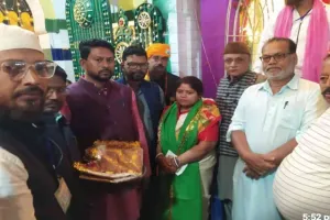 Hazaribagh: ललिता देवी ने की चादरपोशी, देश-प्रदेश में शांति और समृद्धि की कामना