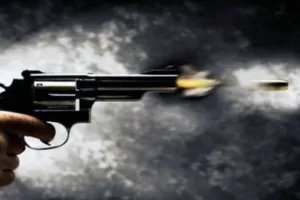 Ranchi News: स्कूटी सवार युवती को बाइक सवार ने मारी गोली