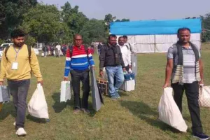 घाटशिला उपचुनाव: मतदान दल रवाना, शांतिपूर्ण और निष्पक्ष मतदान को लेकर प्रशासन सतर्क