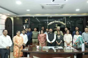 फाउंडेशन कोर्स के प्रशिक्षु अधिकारी कोडरमा पहुंचे, उपायुक्त ने किया स्वागत