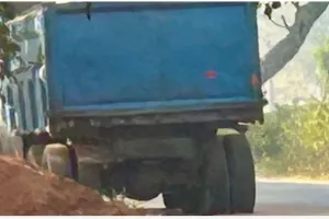 Khunti News : अवैध बालू कारोबार पर पुलिस की बड़ी कार्रवाई, छह हाइवा जब्त