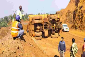 Chaibasa News: खदान में पुराने वाहनों से बढ़ा खतरा, सेल कर्मी गंभीर रूप से घायल