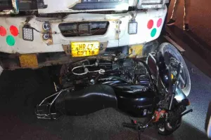 नेशनल हाईवे पर ट्रक की टक्कर से दो बाइक सवारों की मौत