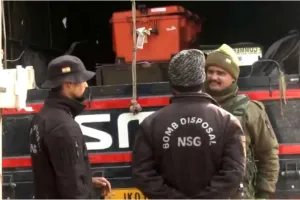 नौगाम विस्फोट स्थल का एनएसजी बम निरोधक दस्ते ने किया निरीक्षण, 9 की मौत