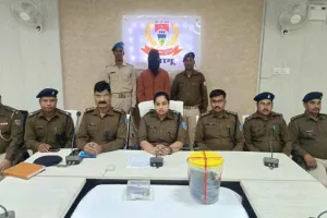 पलामू पुलिस की बड़ी कार्रवाई: ₹32.50 लाख की अफीम बरामद, तस्कर गिरफ्तार