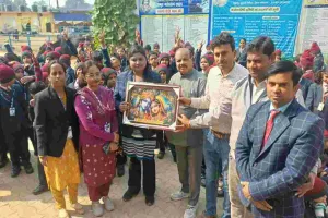 Koderma News: ग्रिजली विद्यालय के बच्चों ने किया गौशाला परिसर का भ्रमण