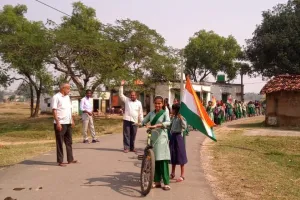 Jharkhand Foundation Day 2025: देवरी में बच्चों की साइकिल रैली से गूंजा देशभक्ति का जश्न