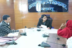 Palamu News: जनता दरबार में डीसी ने सुनी आमजनों की समस्याएं