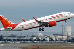 दुबई-हैदराबाद फ्लाइट: यात्री ने एयर होस्टेस से की छेड़छाड़, एयर इंडिया ने किया कड़ा एक्शन