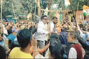 साकची में कांग्रेस–भाजपा आमने-सामने, पुलिस की मुस्तैदी से टली बड़ी झड़प