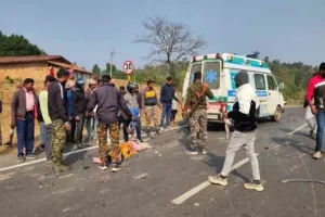 पीरटांड के पाण्डेयडीह में आपस में टकराई तीन गाड़ियां, एक महिला की मौत