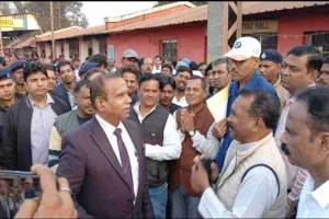 ट्रेनों की देरी से परेशान यात्रियों को लेकर मधु कोड़ा ने दक्षिण-पूर्व रेलवे जीएम से की मुलाकात