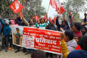 Koderma News : लापता मासूम सैफ की बरामदगी को लेकर जयनगर में भाकपा माले का प्रतिवाद मार्च