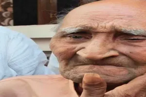 20 साल बाद गुरु से मिले अमित शाह, वयोवृद्ध की आंखों में आए खुशी के आंसू