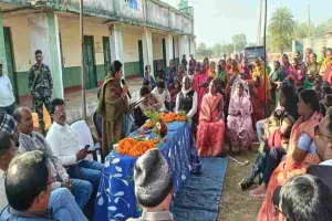 Giridih News: विधायक मंजू कुमारी ने ग्रामीण सड़क निर्माण का किया भूमि पूजन