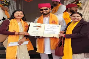 बीएचयू के 105वें दीक्षांत समारोह में अमन कुमार को एम.ए. हिंदी साहित्य की उपाधि