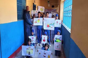 Koderma News: ठंड से बचाव को लेकर एस डी पब्लिक स्कूल में ड्राइंग प्रतियोगिता