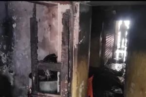 धनबाद में तीन मंजिला मकान में भीषण आग, दो की मौत, दो गंभीर