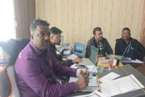 जनता दरबार में कांके अंचल सीओ अमित भगत ने सुनीं शिकायतें, मौके पर किया समाधान