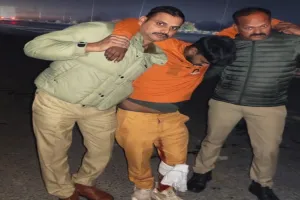 फिरोजाबाद में पुलिस मुठभेड़ : दो शातिर लुटेरे गिरफ्तार, पैर में लगी गोली