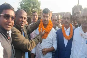 सीजीएल उत्तीर्ण दीपू रजक का ग्रामीणों ने किया जोरदार सम्मान