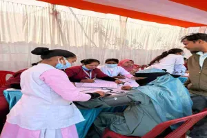 संत कोलम्बस मिशन होस्पिटल के निशुल्क स्वास्थ्य मेले में 1323 लोगों का मुफ्त इलाज