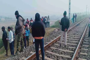 Giridih News : हरिचक में दर्दनाक घटना: युवक ने ट्रेन से कटकर जान दी