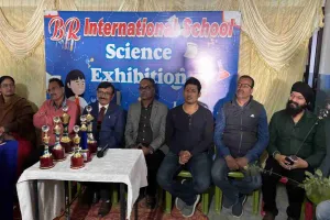 Koderma News : बी.आर. इंटरनेशनल स्कूल की विज्ञान प्रदर्शनी में छात्रों की नवाचार चमका, डॉ. राखी राय ने दिया प्रेरक संदेश