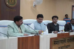 हजारीबाग में ग्रामीण विकास योजनाओं की समीक्षा, उपायुक्त ने अधिकारियों को दिए सख्त निर्देश