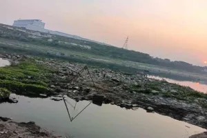 स्वर्णरेखा पुल निर्माण को लेकर विधायक ने उठाए सवाल, पथ निर्माण विभाग पर पक्षपात का आरोप