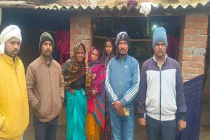 Giridih News : गावां में चोरी-डकैती से दहशत, एक ही रात 6 घरों से लाखों की संपत्ति उड़ा ले गए चोर