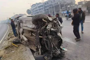 तिलैया के महाराणा प्रताप चौक पर कार दुर्घटना, दो युवक घायल